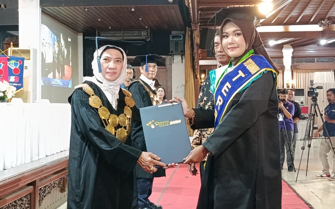 USB Wisuda 206 Lulusan, 51 Raih Predikat Cumlaude